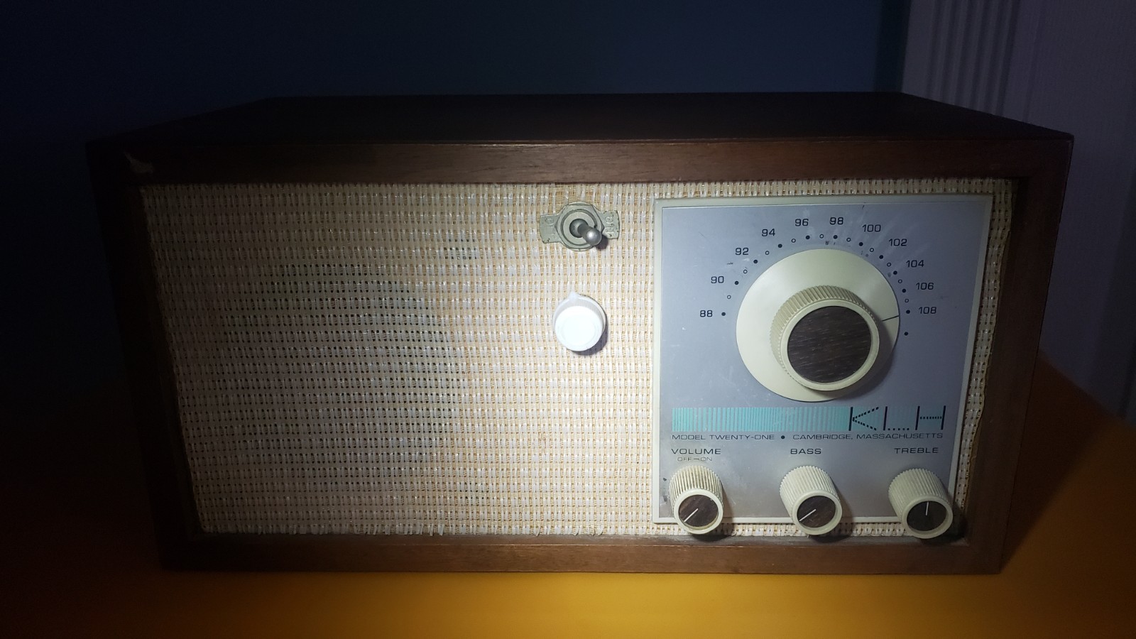KLH Model Twenty-One Vintage Table Top Radio