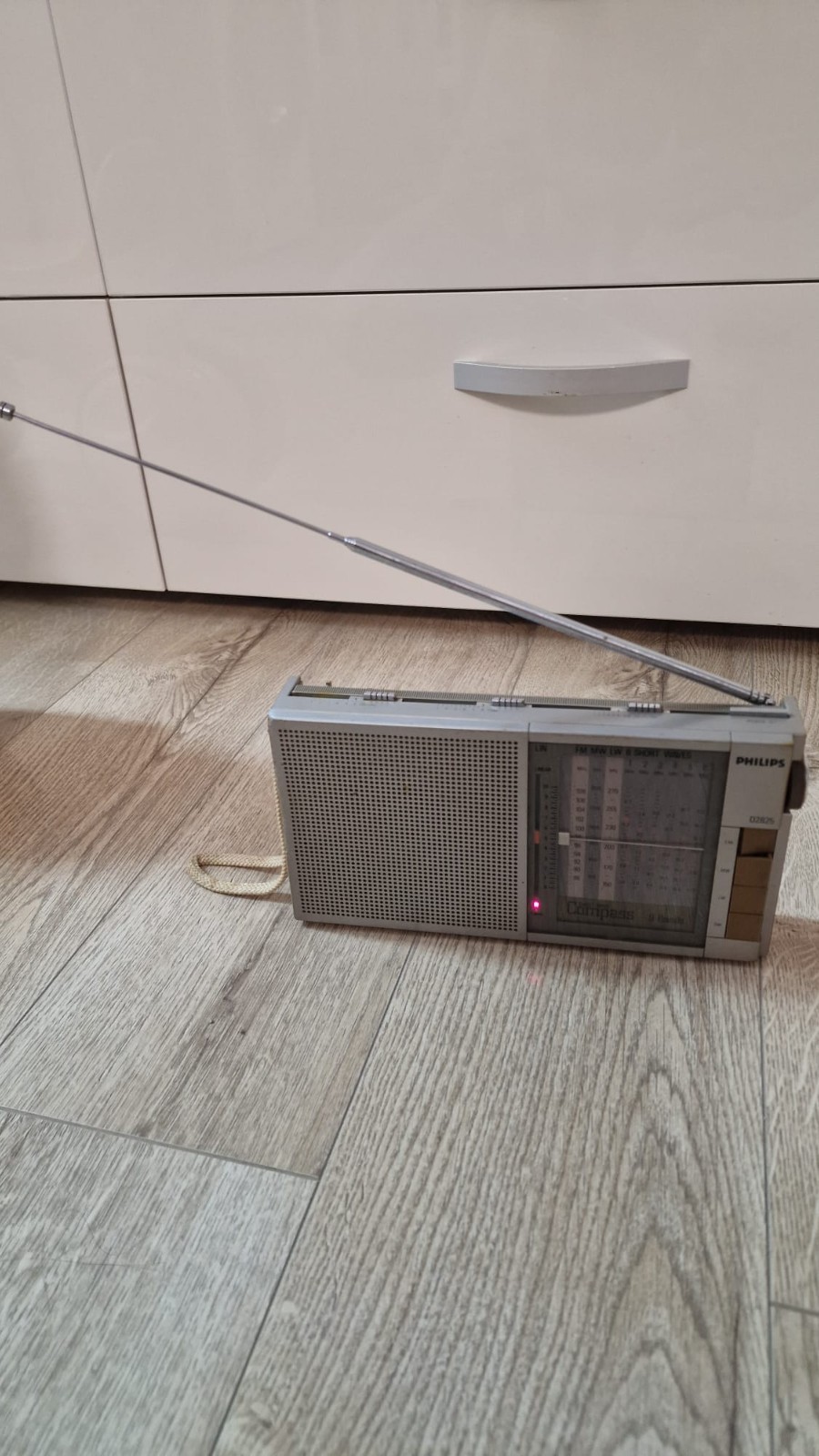 Philips D2825 Compass 9-Band Portable Radio, vintage model.