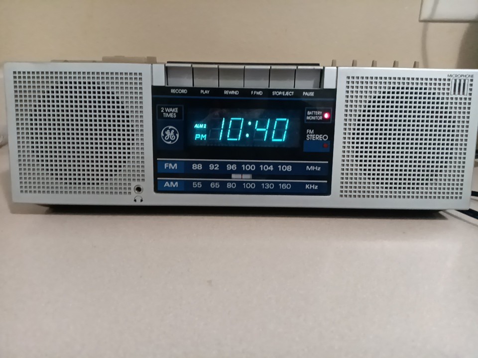 Vintage GE Model 7-4965A Digital Alarm Clock Radio AM/FM Cassette Recorder Works