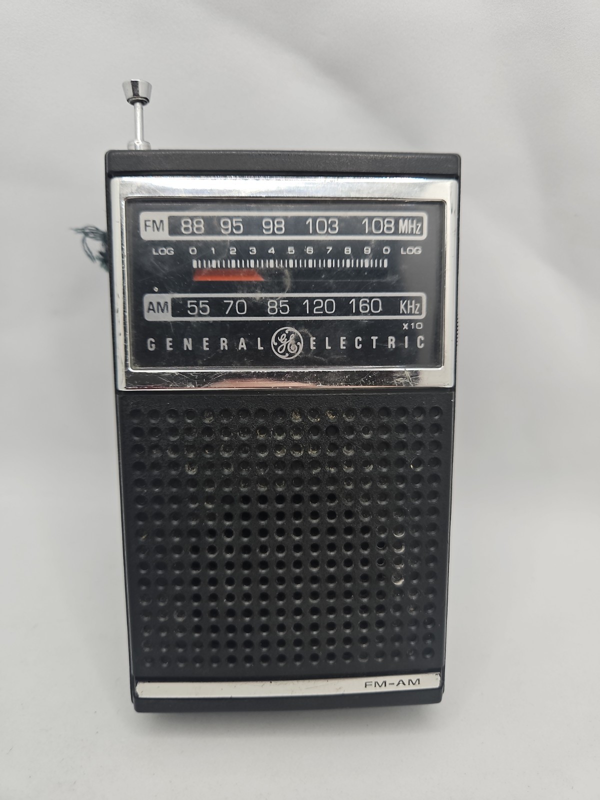 GENERAL ELECTRIC Model No. 7-2500B Hong Kong FM-AM Transistor Radio Works #CTL