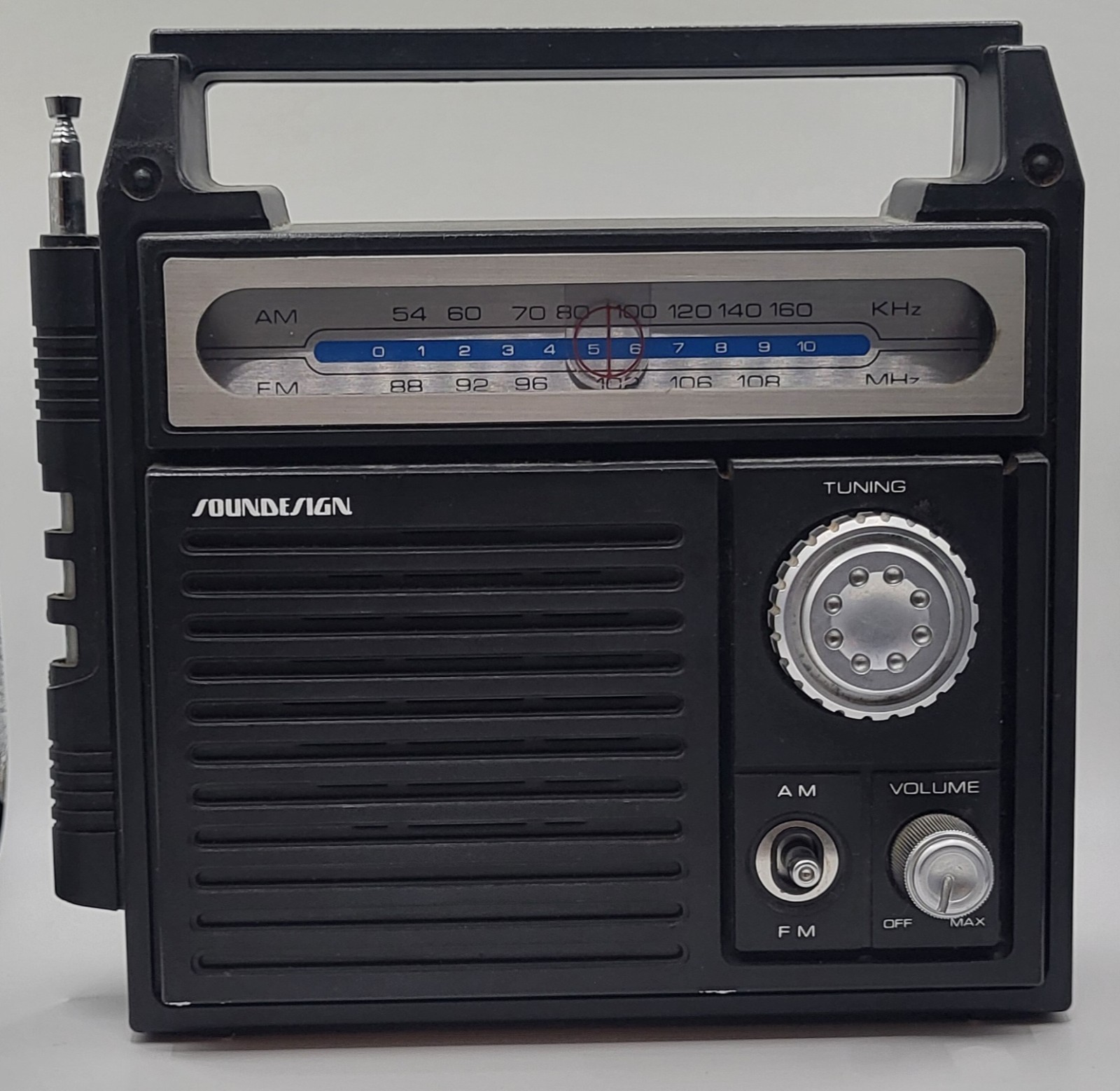 Vintage Soundesign 2244 AM FM Portable Radio For Parts Repair Read Description