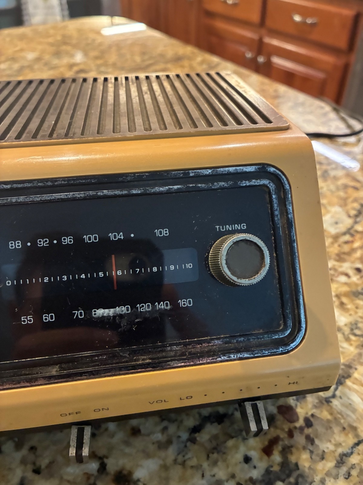 Vintage Zenith Solid State Target Tuning AM FM Radio Wood Grain F420W – Works
