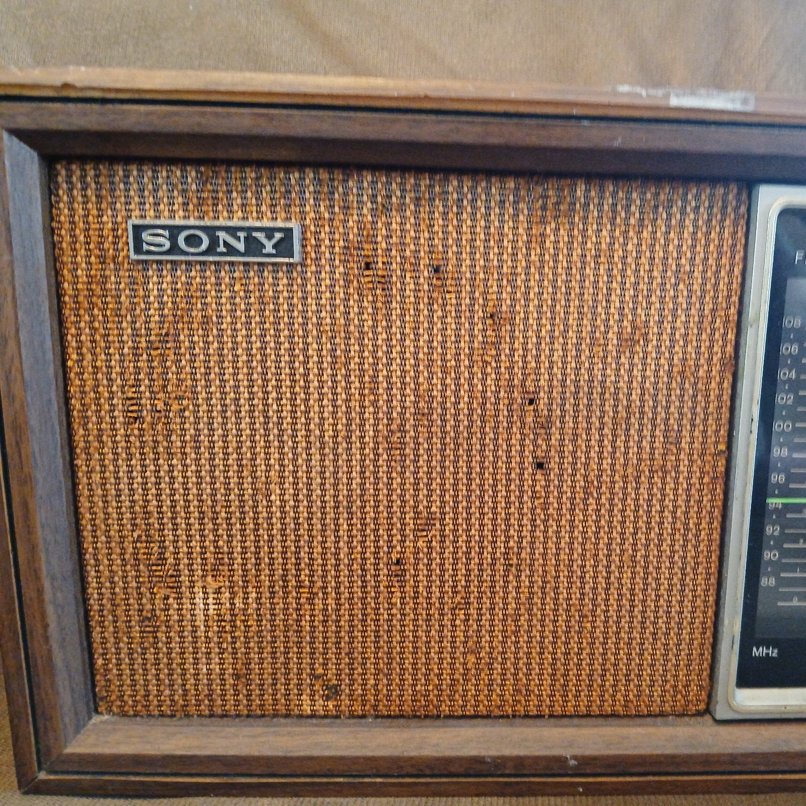 Vintage Wood Sony TFM-9450W AM/FM Radio