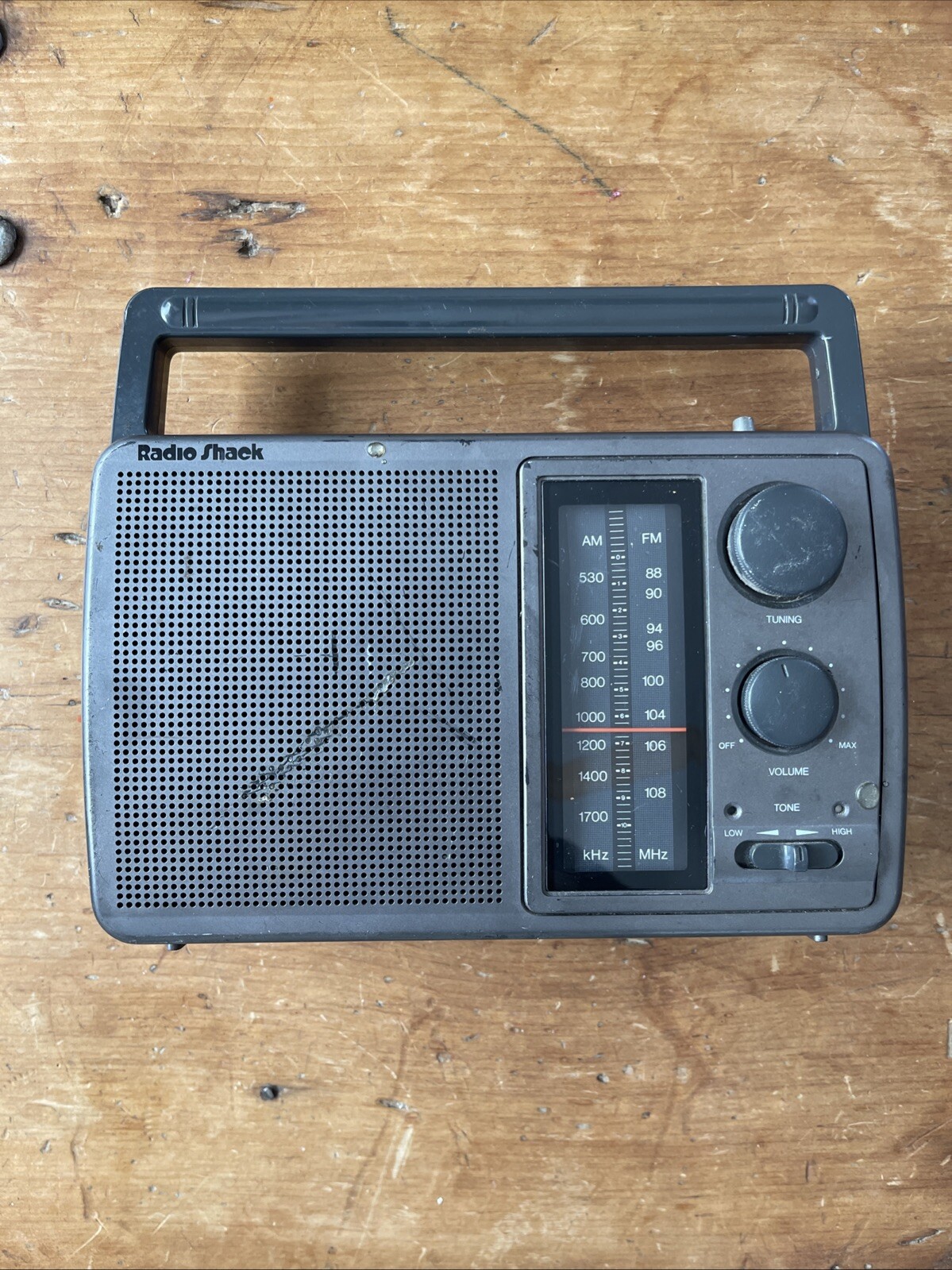 Vintage Radio Shack Portable AM/FM Radio AC/DC Model 12-726 Optimus / Realistic