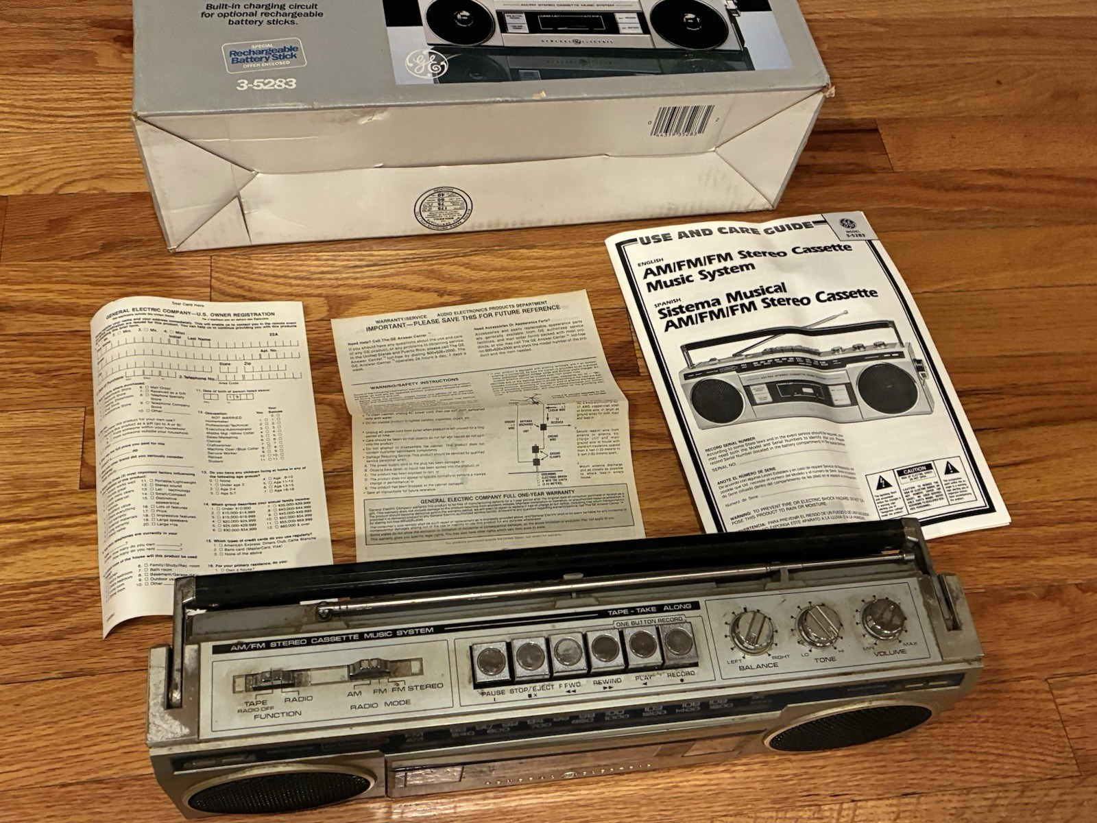 Vintage General Electric GE 3-5283 AM/FM Radio Cassette Player Boombox WORKS