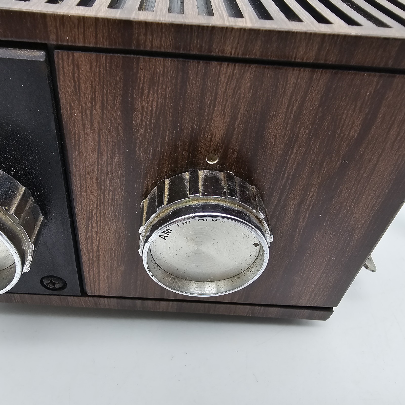 VTG Flip Clock Radio Alarm Sound Design Faux Wood Finish AMFM Model 3461 – READ