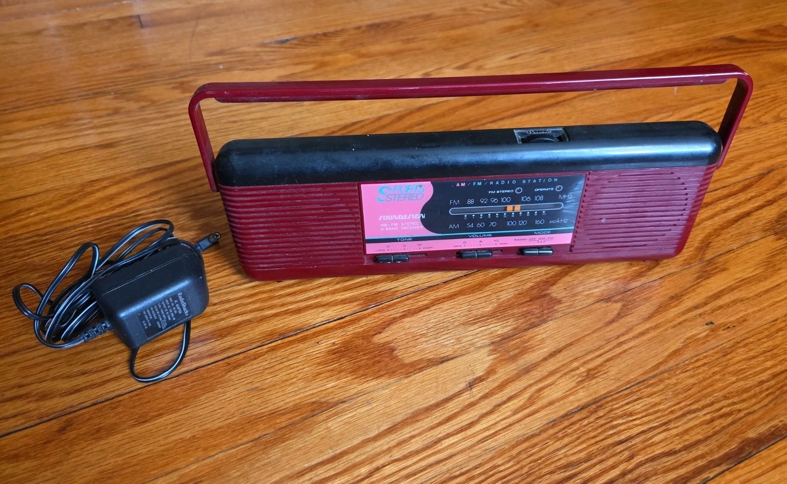 VTG Soundesign Model 2328 BUR Red AM/FM Portable Radio Color Tunes 1990s Tested