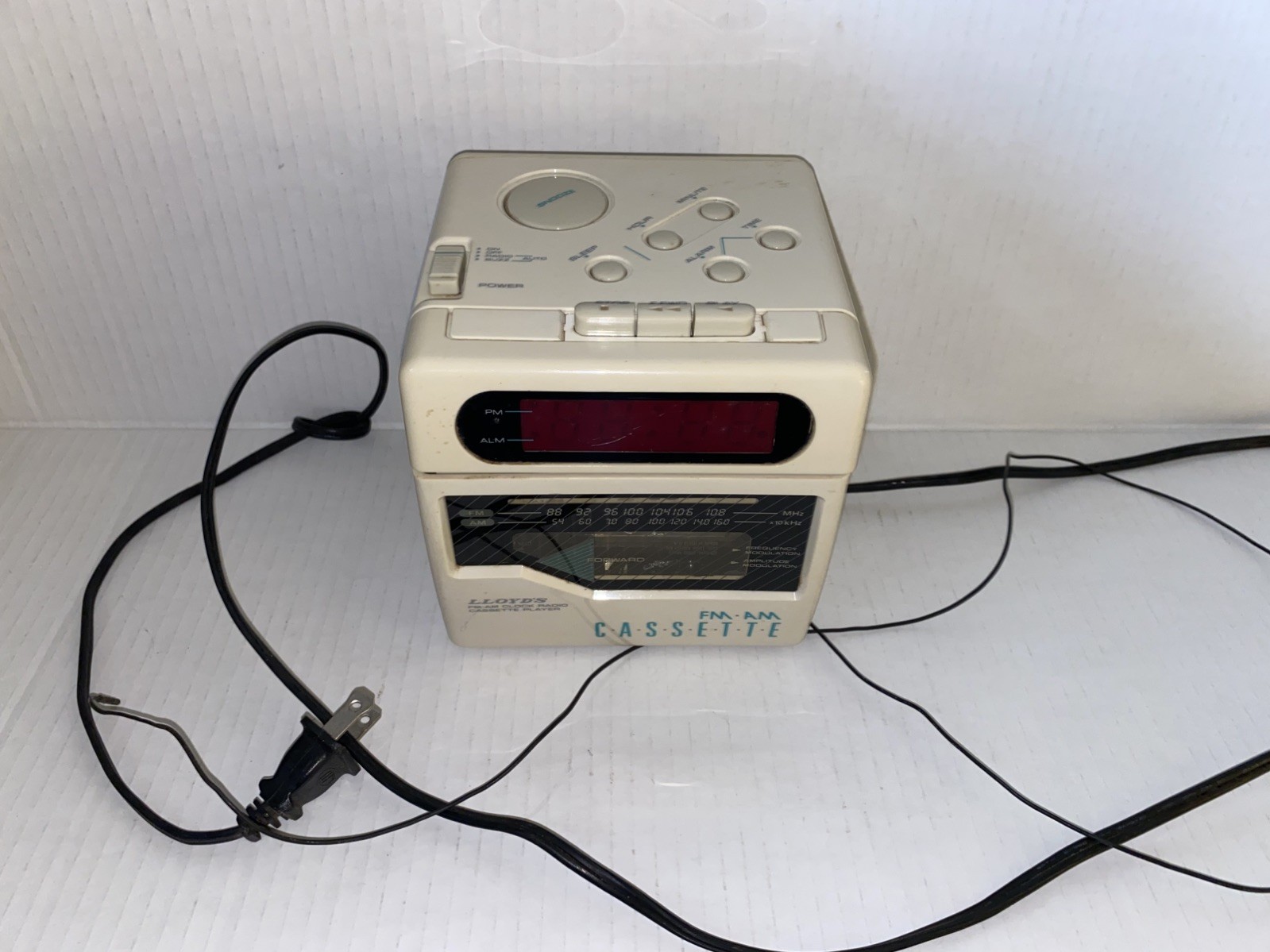 Lloyds Clock Radio CR201 Vintage Cube AM/FM Cassette Player In Beige