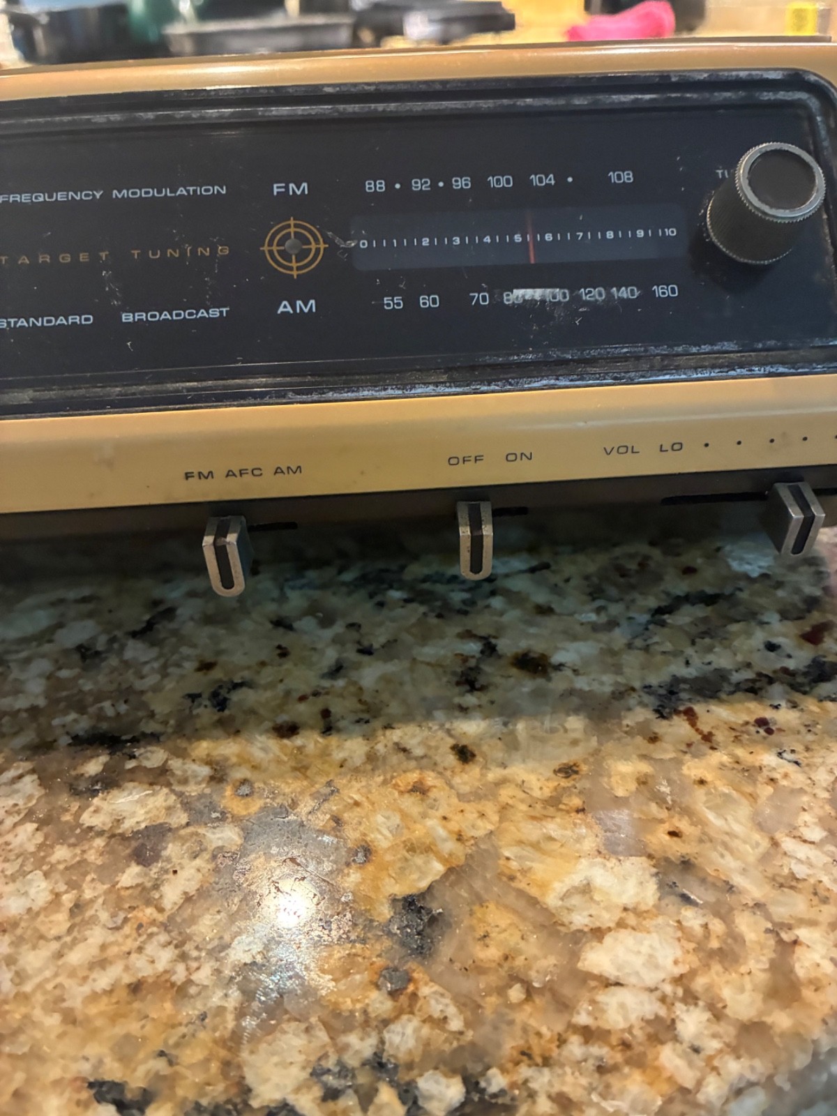 Vintage Zenith Solid State Target Tuning AM FM Radio Wood Grain F420W – Works