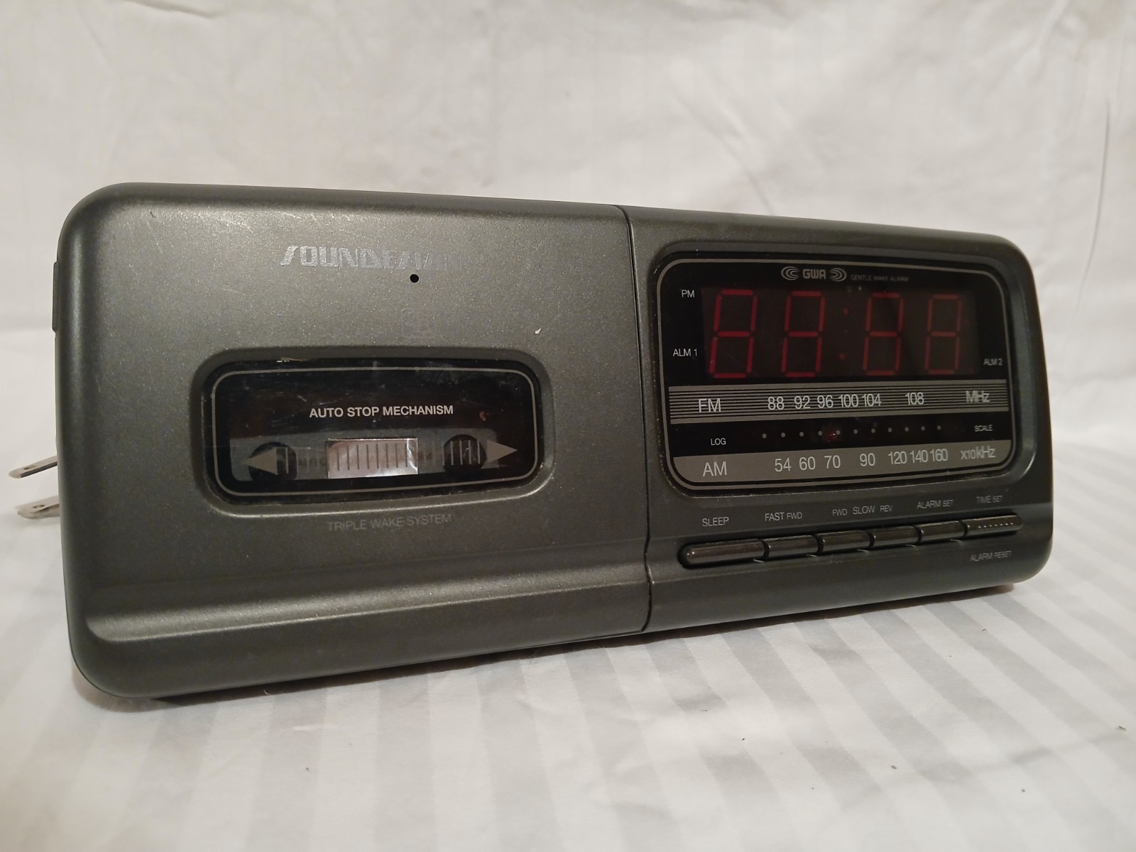 Vintage 1990’s Soundesign 3845MCL AM/FM Clock Radio Cassette Player Snooze Sleep