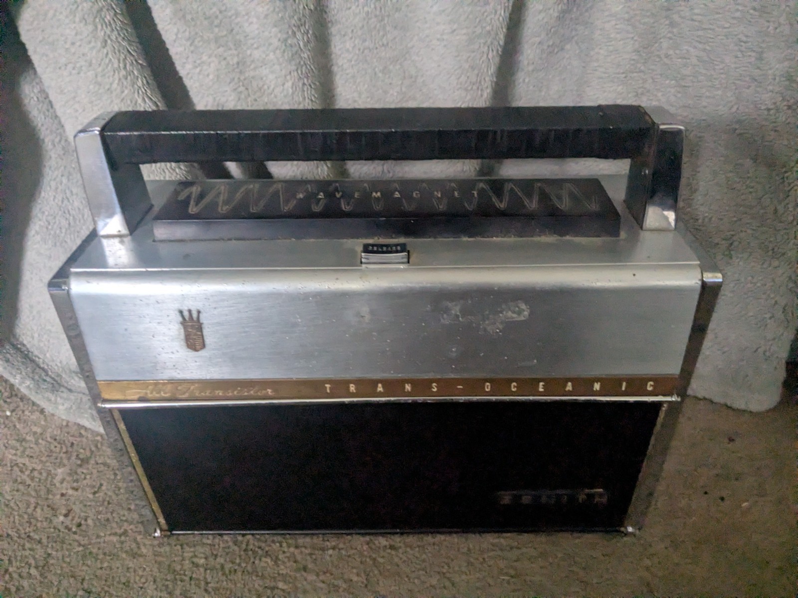 Zenith Trans-Oceanic Royal 1000-D Radio