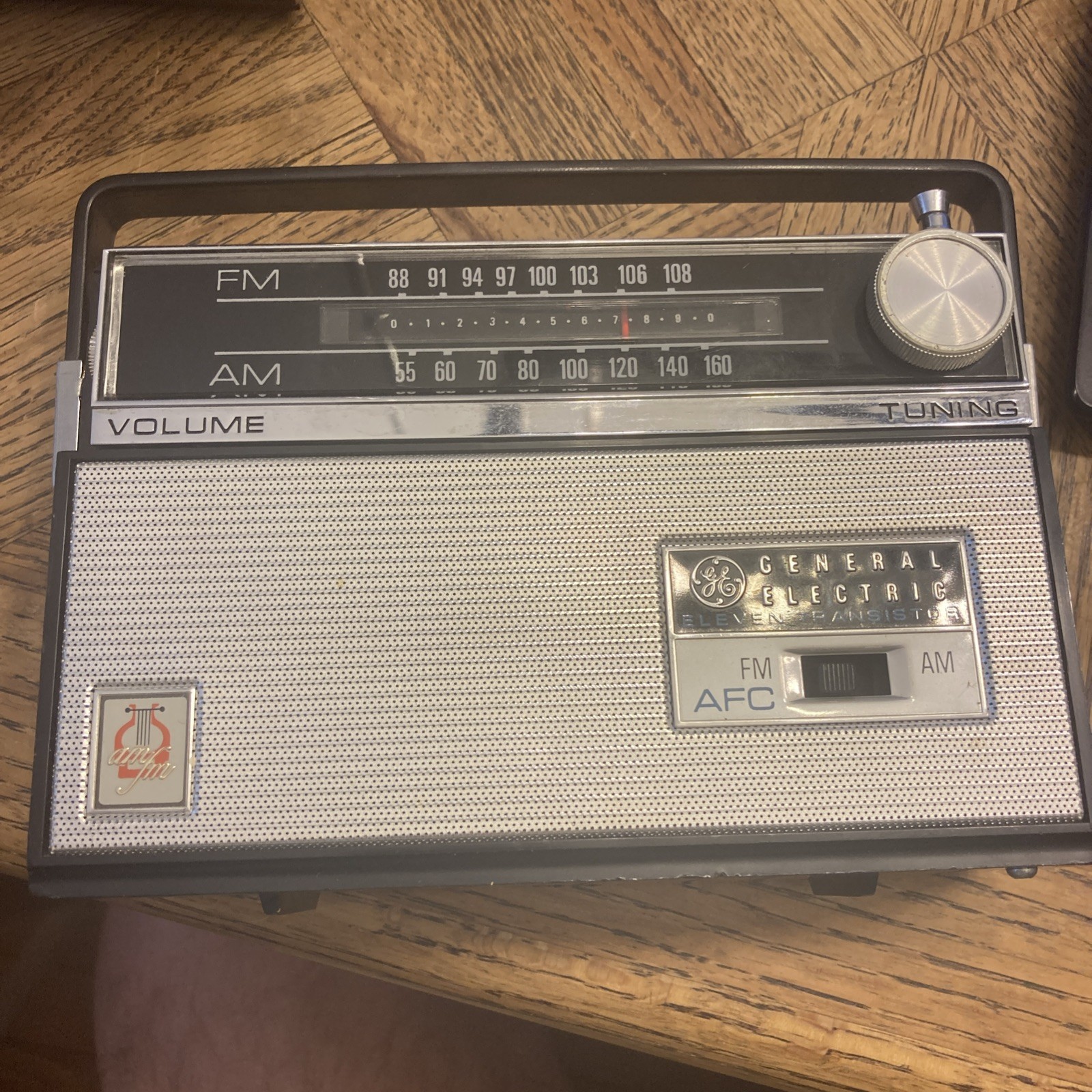 Vintage Beautiful Vintage GE P1820K Am-Fm Radio Untested