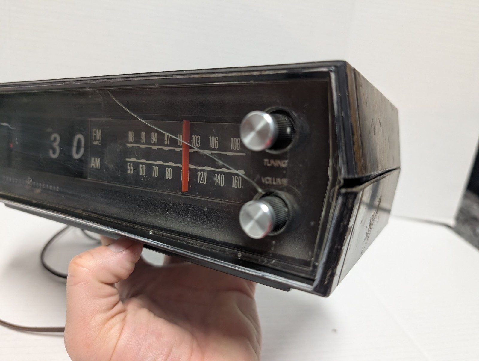 General Electric Clock Radio Vintage C4331B Flip Clock AM FM Walnut Grain AC
