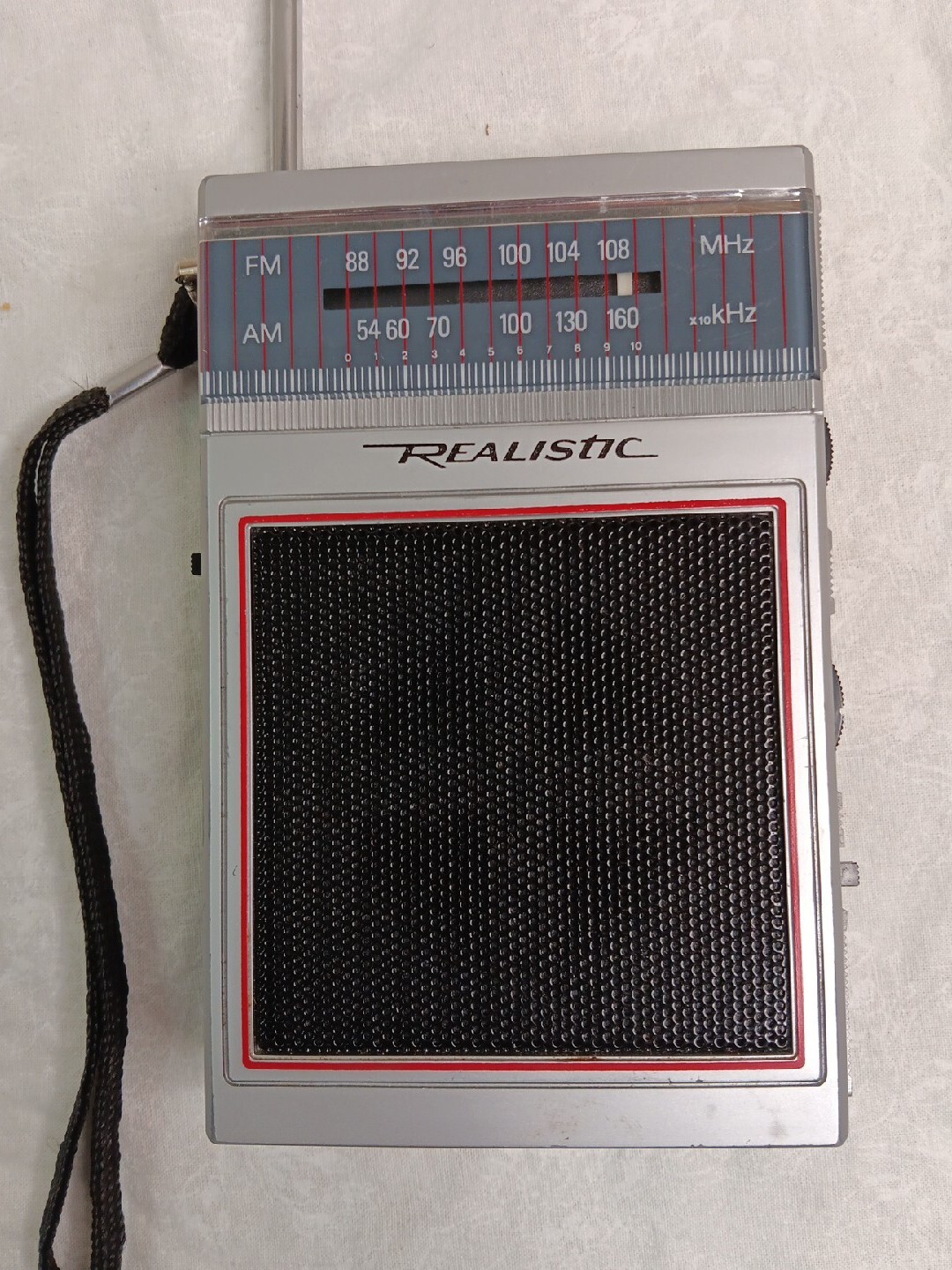 RadioShack REALISTIC AM FM POCKET RADIO 12-719 works! w/battery Great condition!
