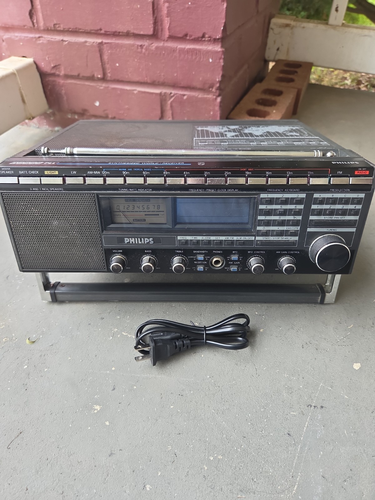 Vintage Philips D2999 Synthesized World Receiver 1980s