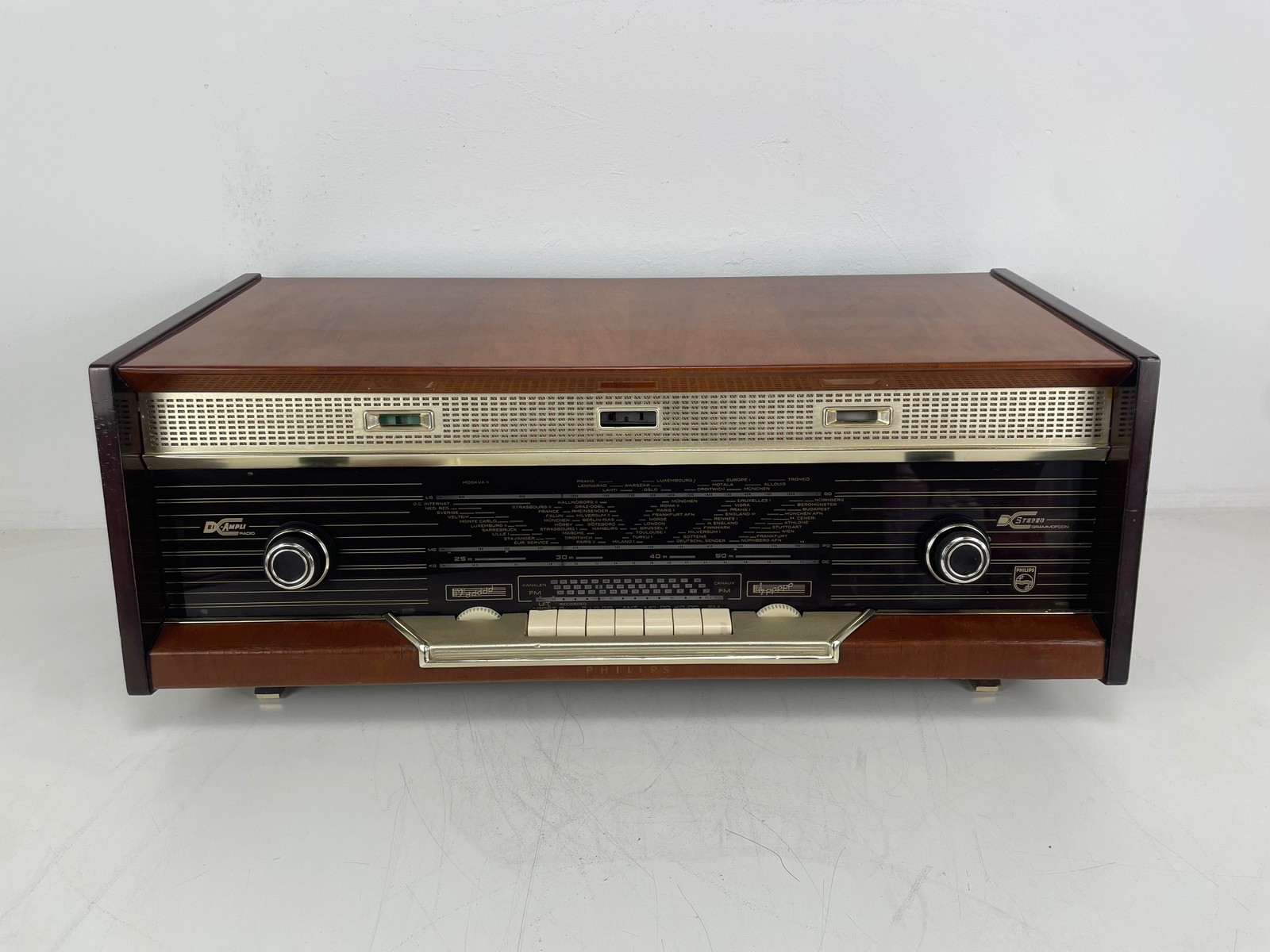 Philips – B7X94A – Tube Radio – Bi-Ampli – Serviced (Cleaned/Tubes Replaced)