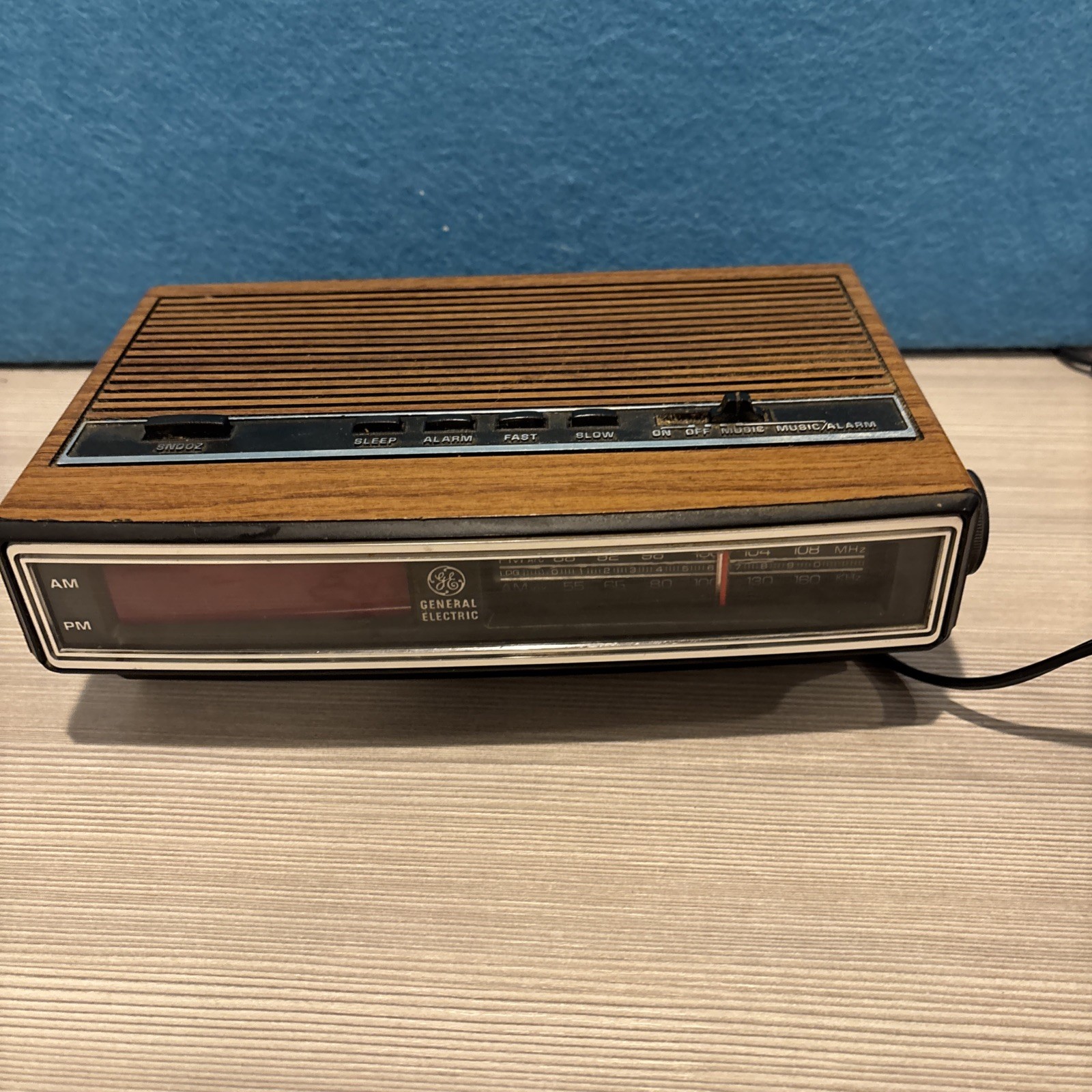 VTG General Electric GE Alarm Clock AM/FM Radio 7-4625C Wood Grain WORKS (Read)