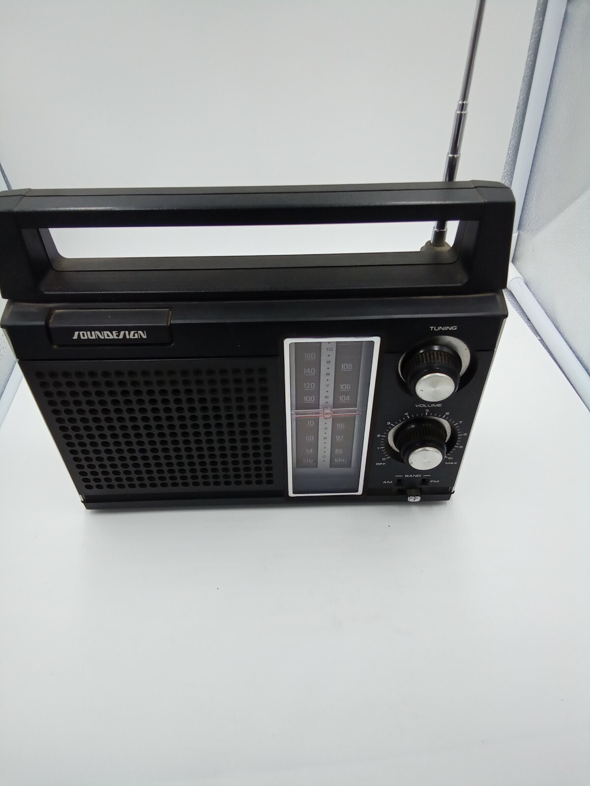 VTG SOUNDESIGN AM/FM PORTABLE RADIO, MOD # 2260-(A) Battery Or Electric. Tested