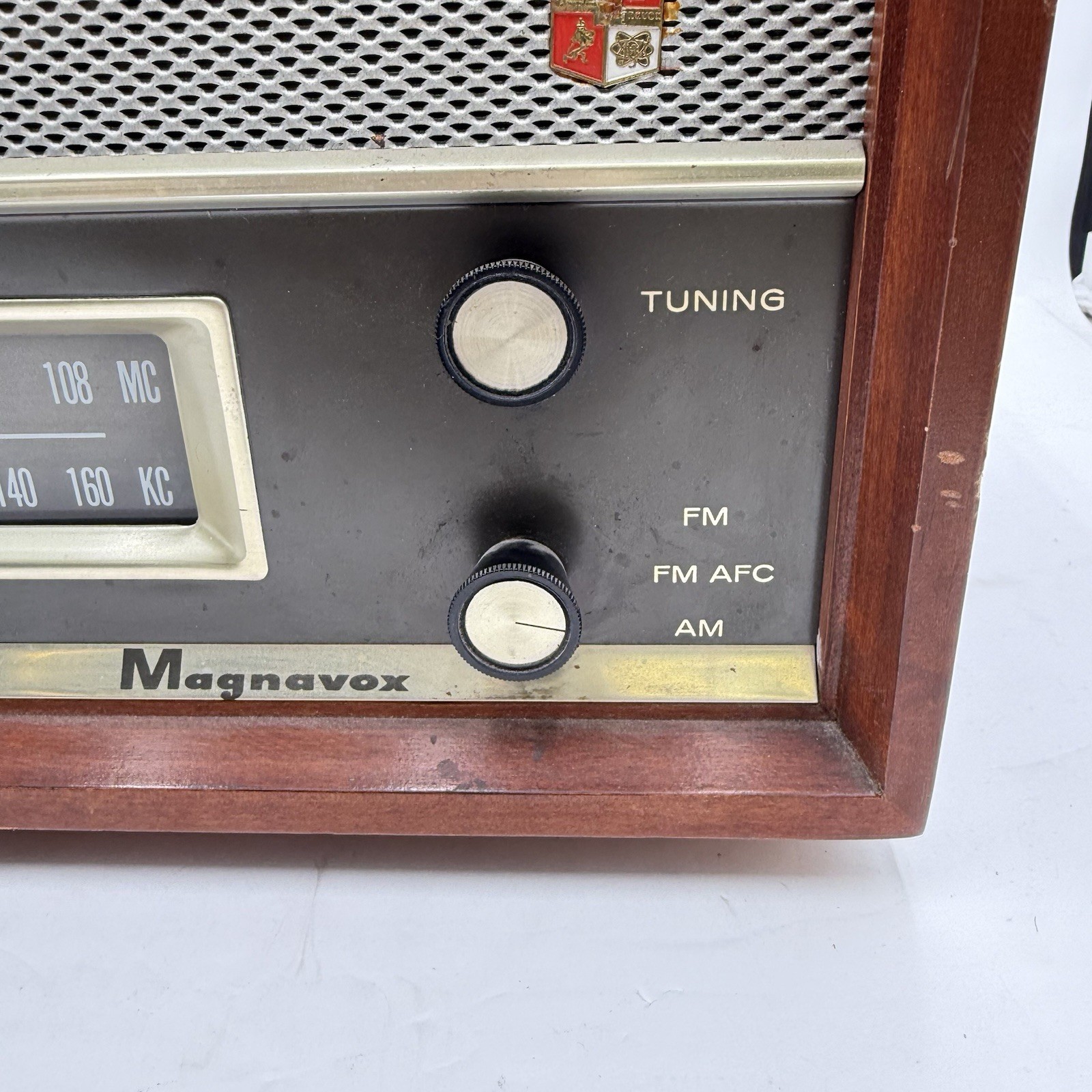 E1 Magnavox Radio Vintage Wood Case AM FM AFC I think model FM-21