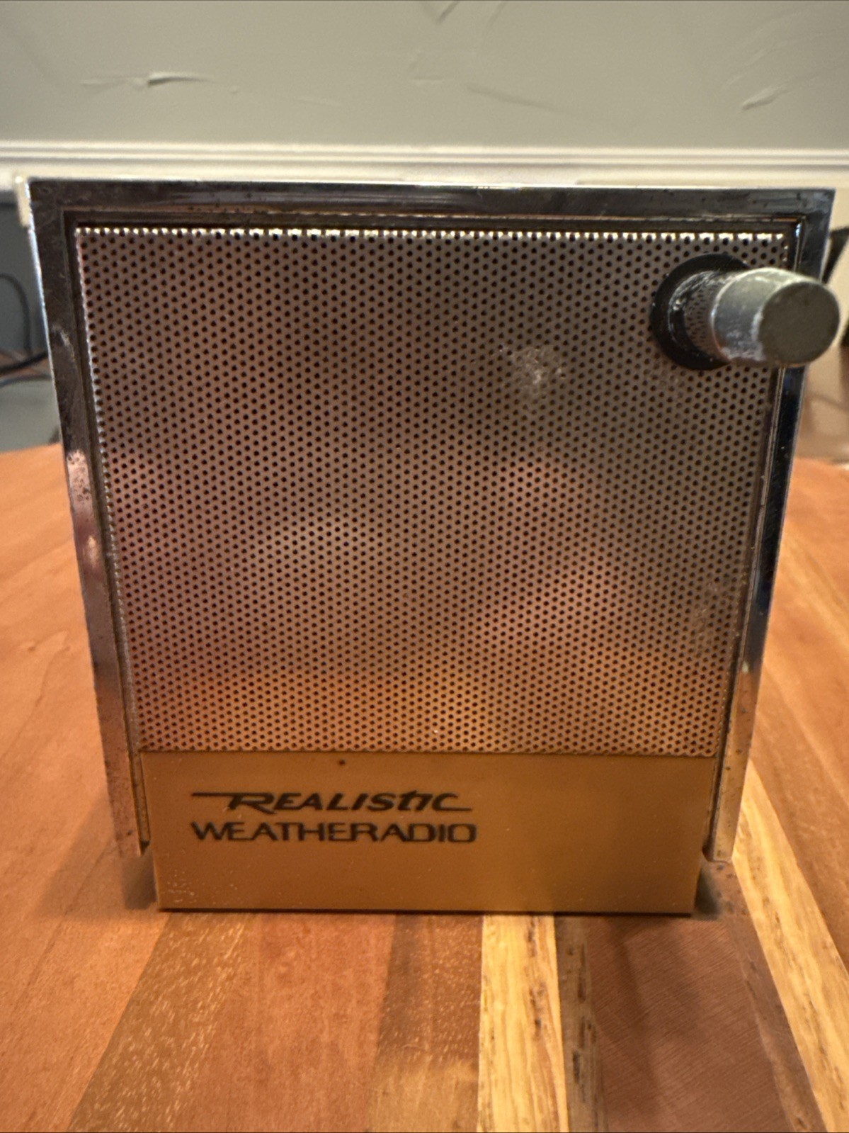 Vintage Realistic Weatheradio Weather Broadcasting Cube Radio 12-181B WORKS!