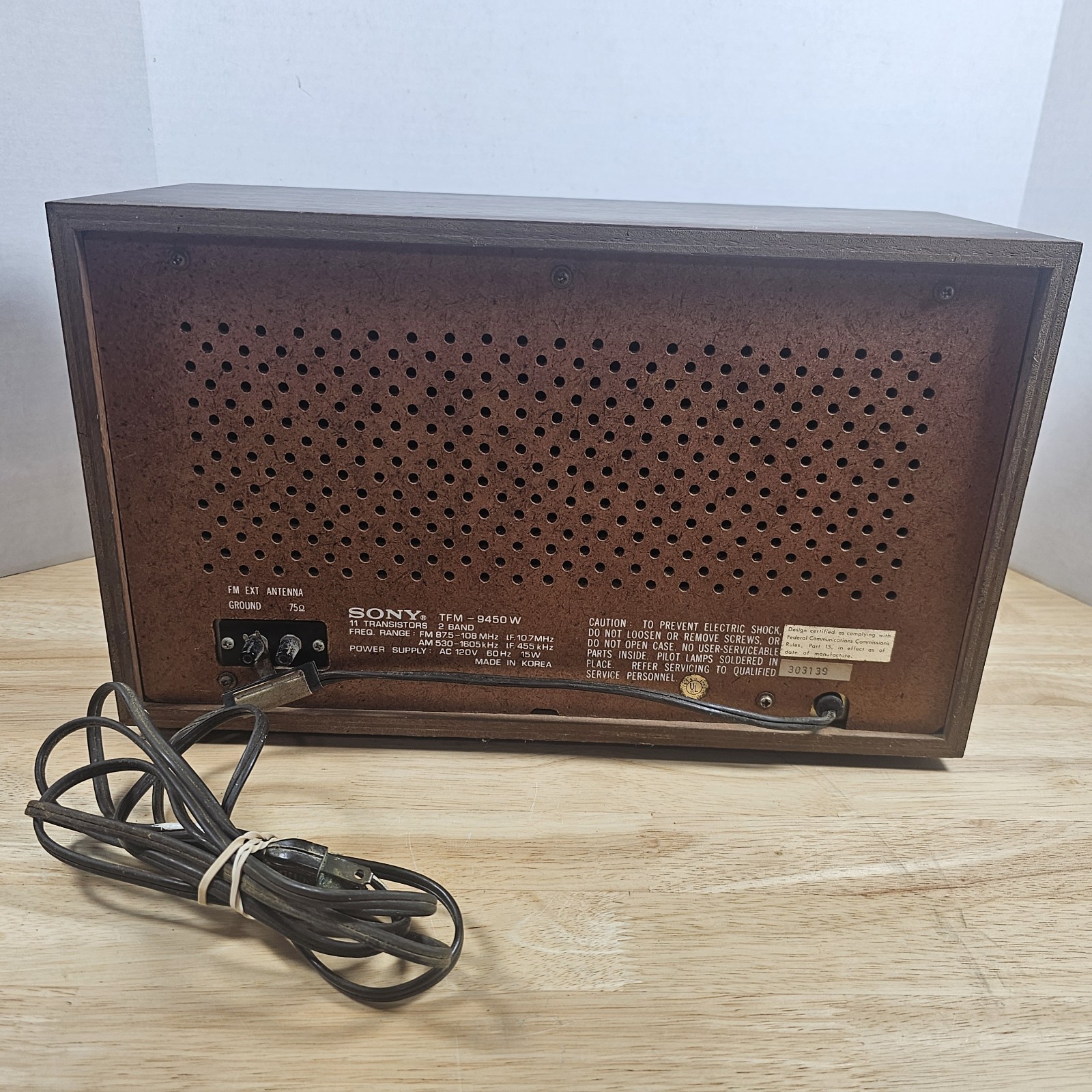 Vintage Sony TFM-9450W AM/FM Radio Woodgrain Tabletop Radio Works Read Desc