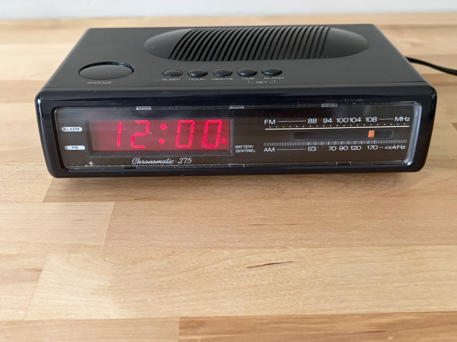 RealisticChromomatic 275 Radio Alarm Clock FM/AM radio Alarm Radio Shack