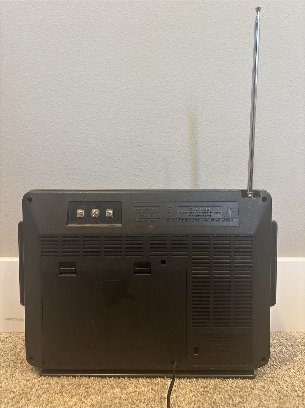 GE General Electric Model 7-2990A Portable 6 Band Radio WORKS WITH HEADPHONES