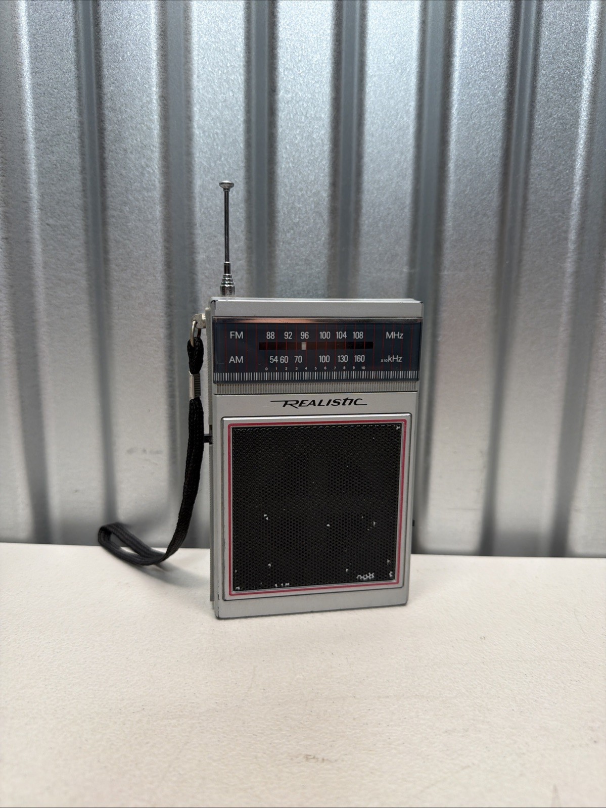 Vintage 1980s Radio Shack Realistic AM-FM Radio Model 12-719 WORKING