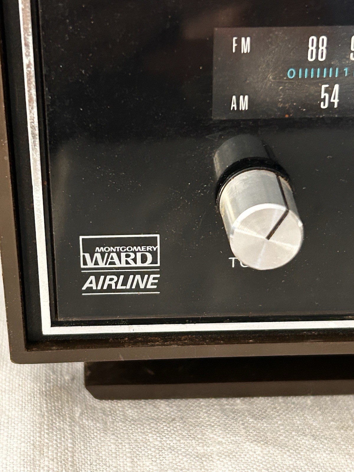 Montgomery Wards Airline AM/FM Clock Radio Early 1970s Tested Clock Keeps Time