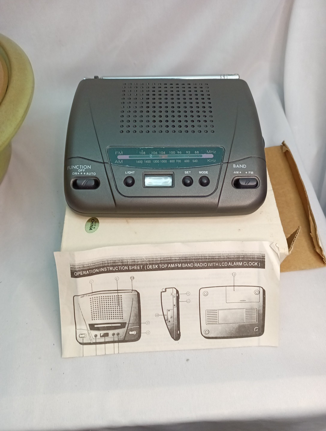 Vintage Small Tabletop AM/ FM LCD Clock Radio Works With Batteries