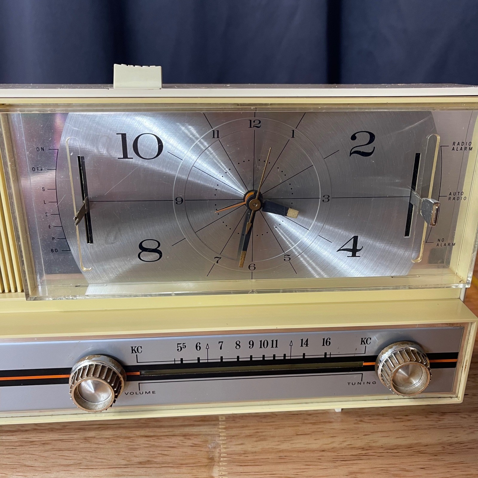 Vintage Sears Silvertone 4044 Ivory AM Clock Radio 1960s MCM Works