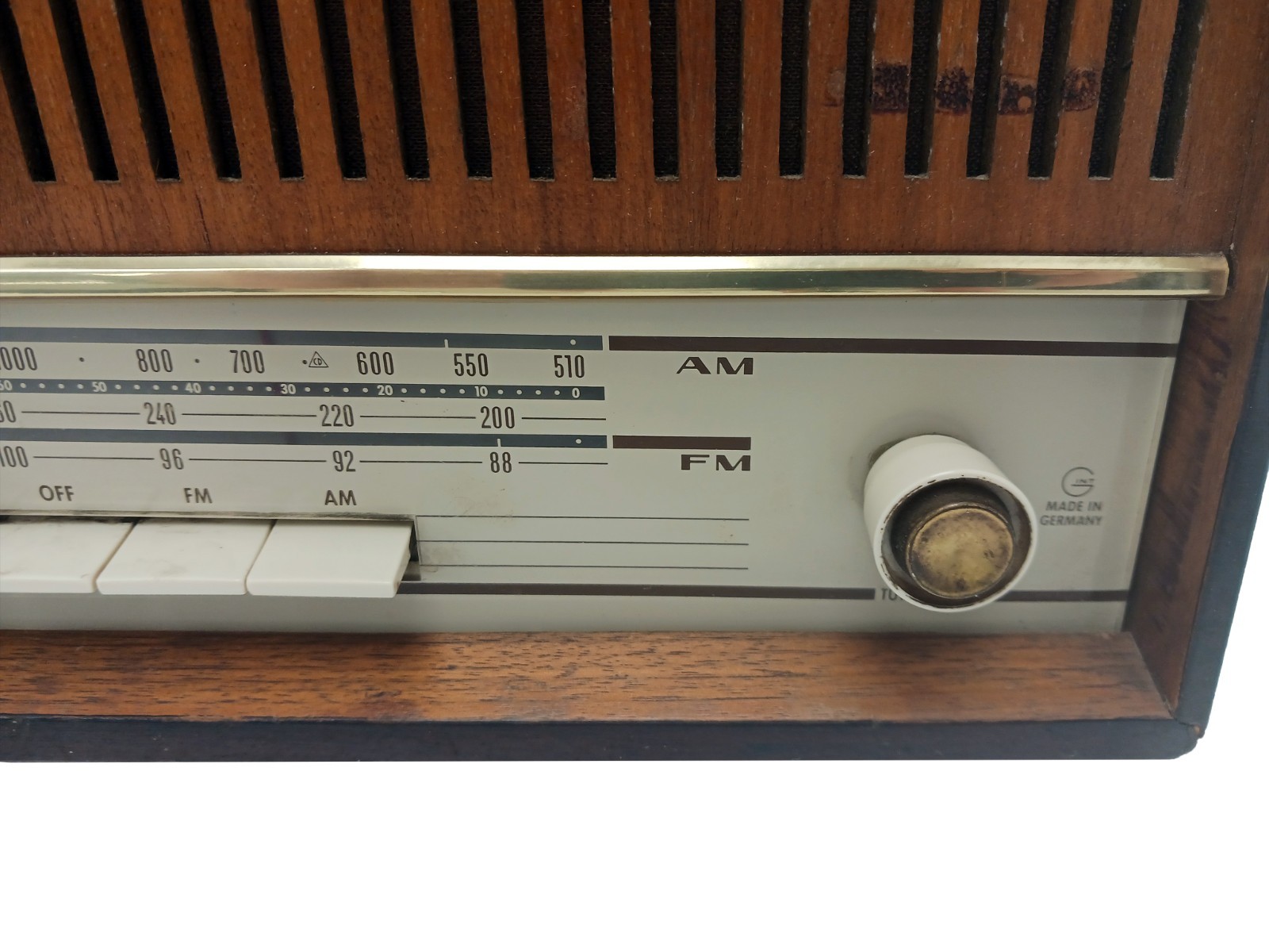 Vintage Grundig 102-4 AM/FM Tabletop Radio – TESTED & WORKS