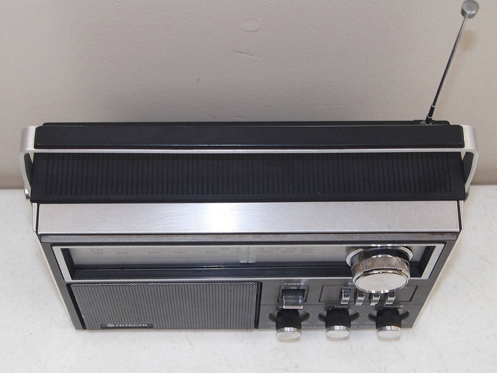 Nice!! Works!! Vtg HITACHI TV1/TV2/Weather/PSB/AM/FM/Air PORTABLE RADIO KH-1650H