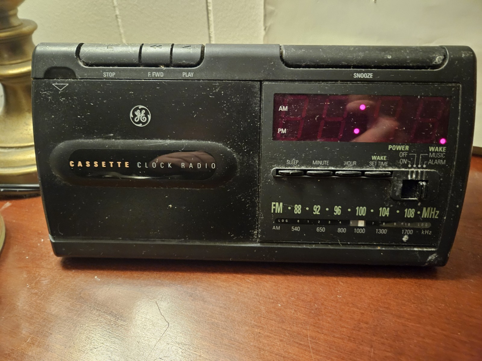 GE Radio Cassette Player Alarm Clock AM/FM Radio 7-4915A Works Cassette Untested