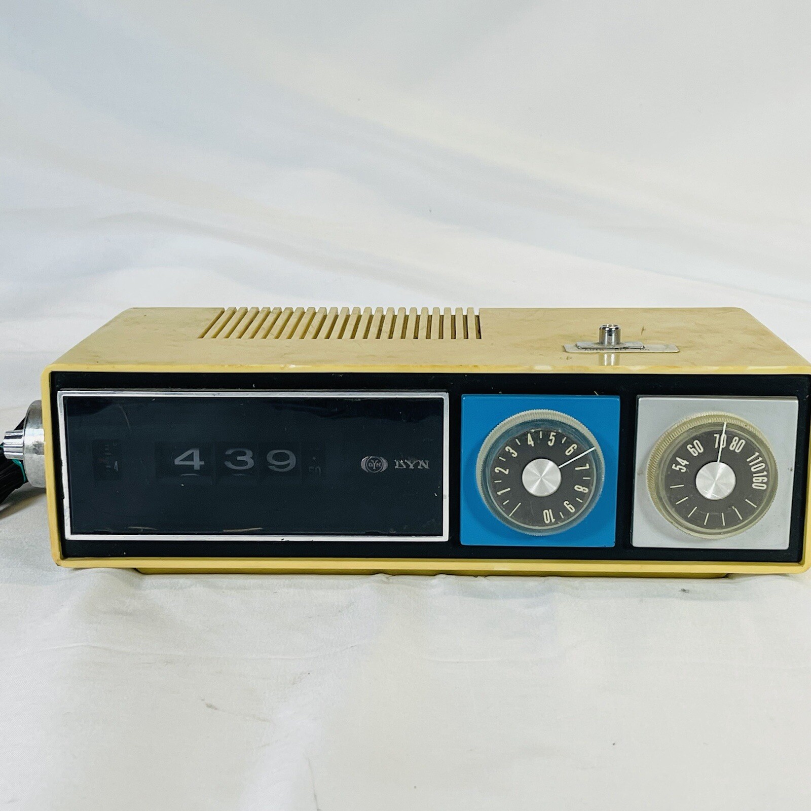 Vintage DYN Electronics Flip Dial Alarm Clock AM/FM Radio DS-4531 ATOMIC MCM