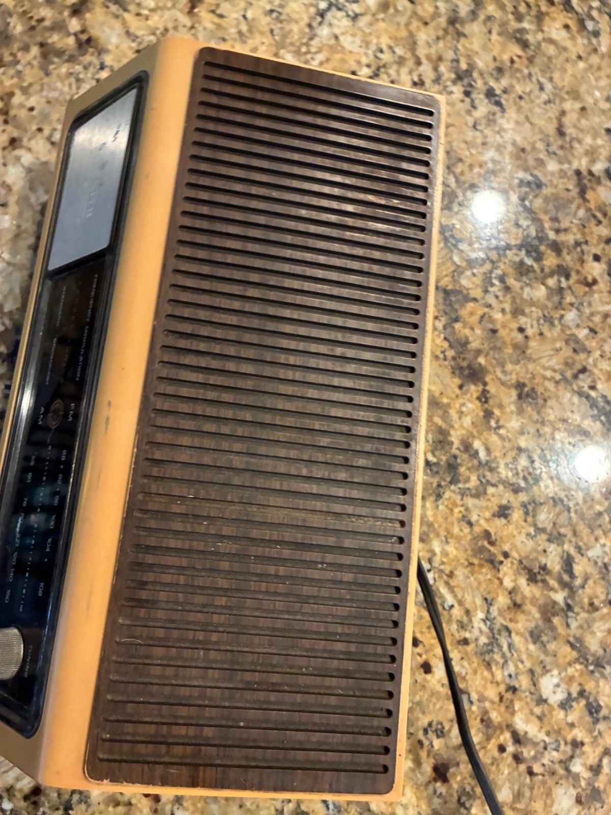 Vintage Zenith Solid State Target Tuning AM FM Radio Wood Grain F420W – Works