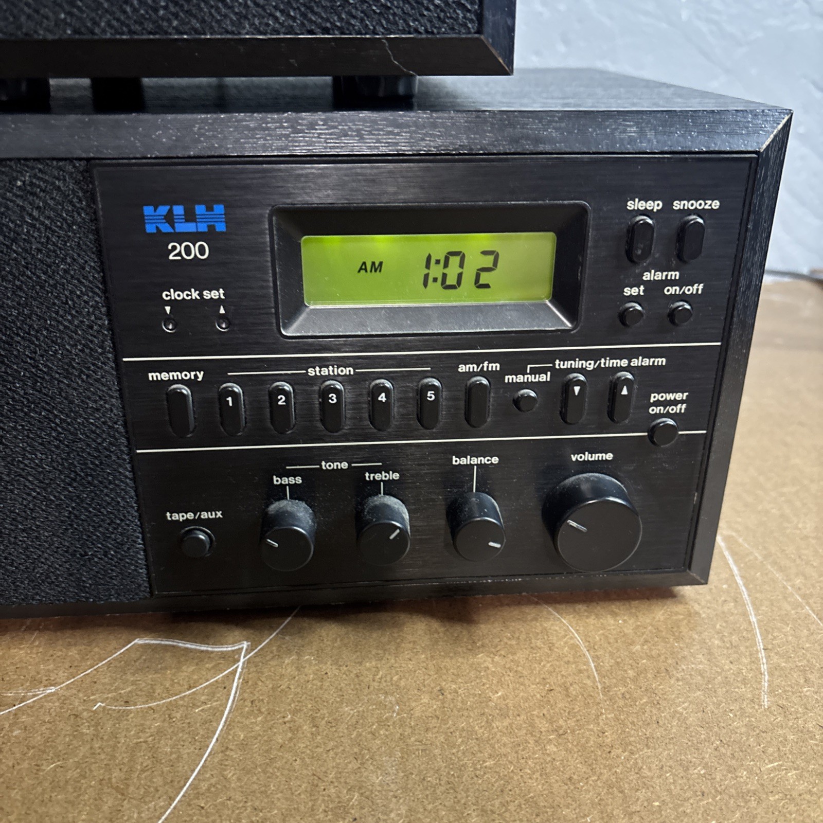 KLH200 Compact FM/AM Alarm Clock Radio w/ add Speaker And Antenna – Tested