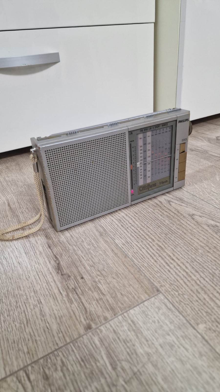 Philips D2825 Compass 9-Band Portable Radio, vintage model.