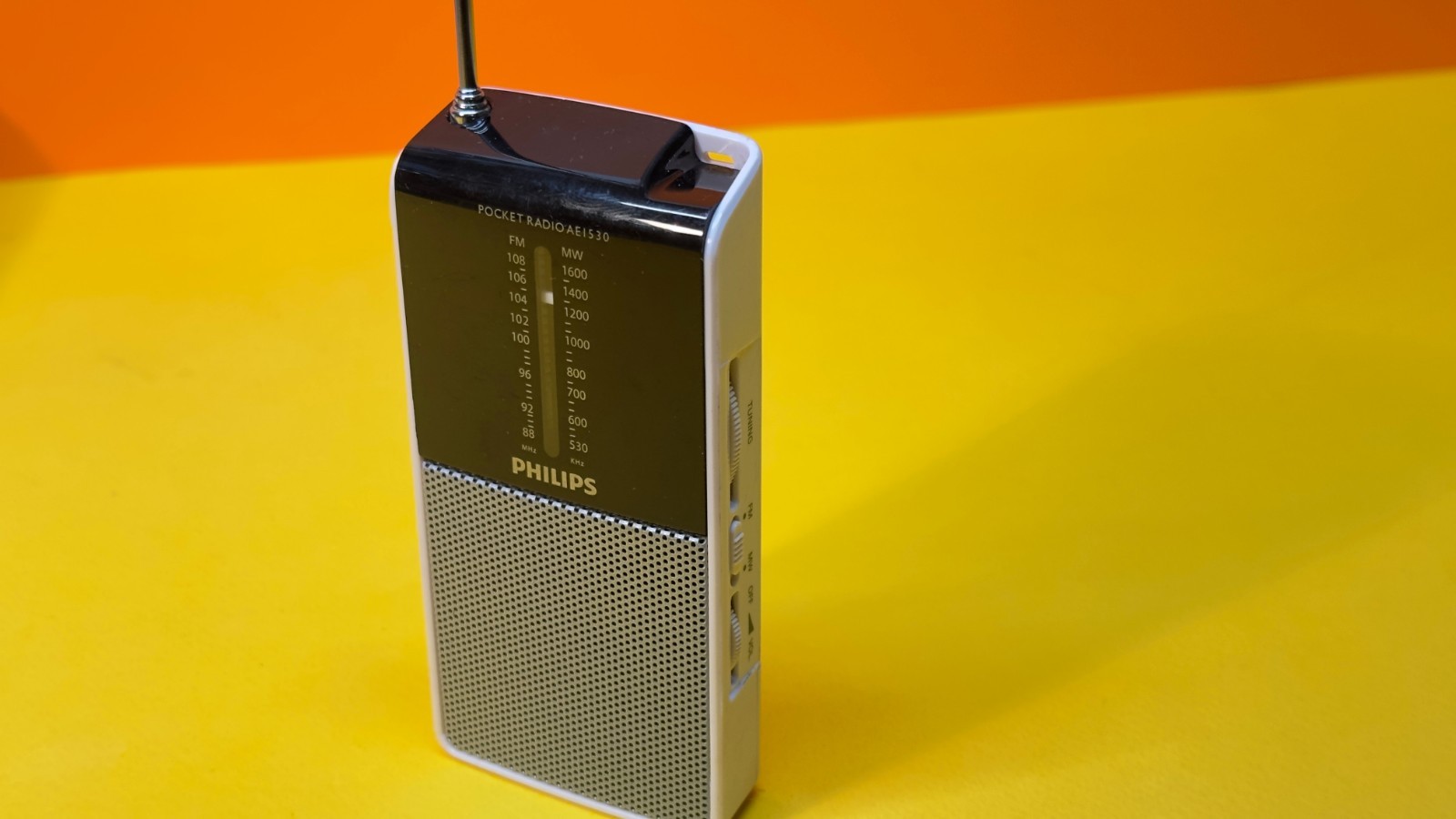 Vintage Portable radio Philips AE 1530/00 / Video