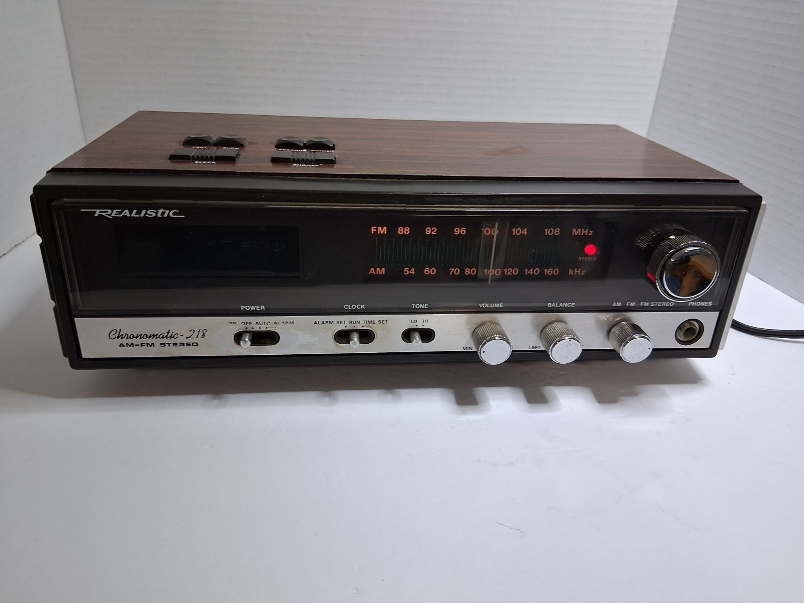 Vintage Realistic Chronomatic-218 AM/FM Stereo Alarm Clock Radio Woodgrain Teste