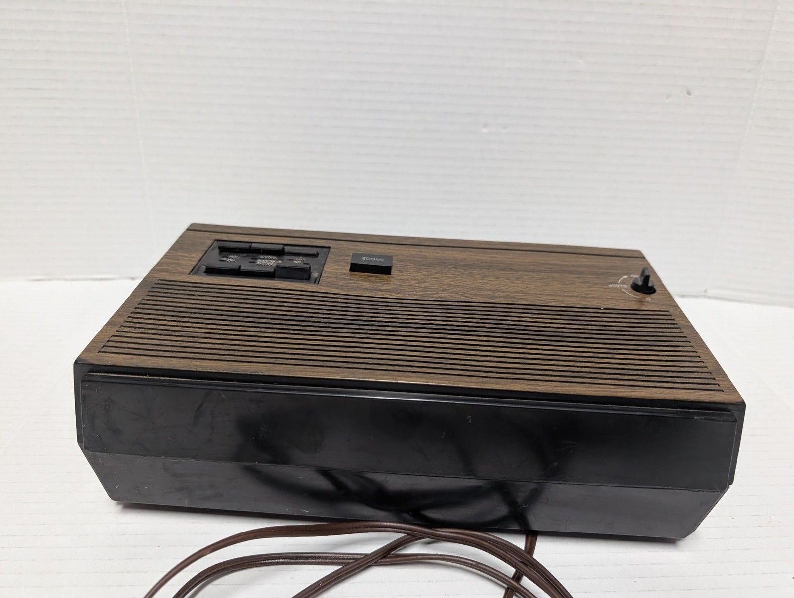 General Electric Clock Radio Vintage C4331B Flip Clock AM FM Walnut Grain AC