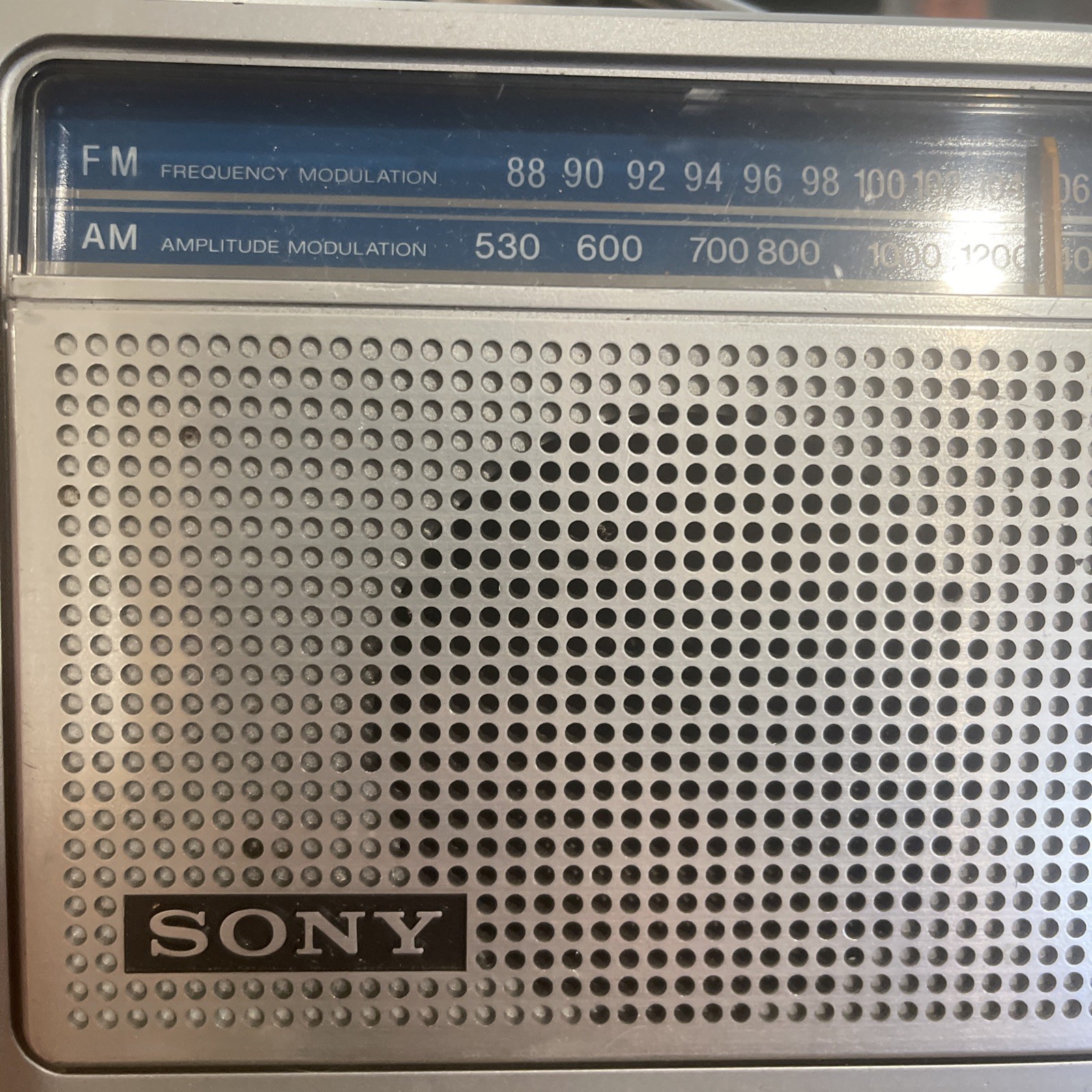 Sony ICF-700W 2-Band FM/AM Portable Radio, Works, Battery or Corded