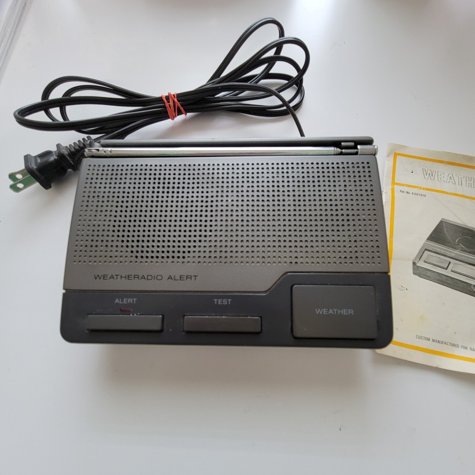 Vintage Realistic Weatheradio Alert Model 12-140 Works Radio Shack Weather Radio