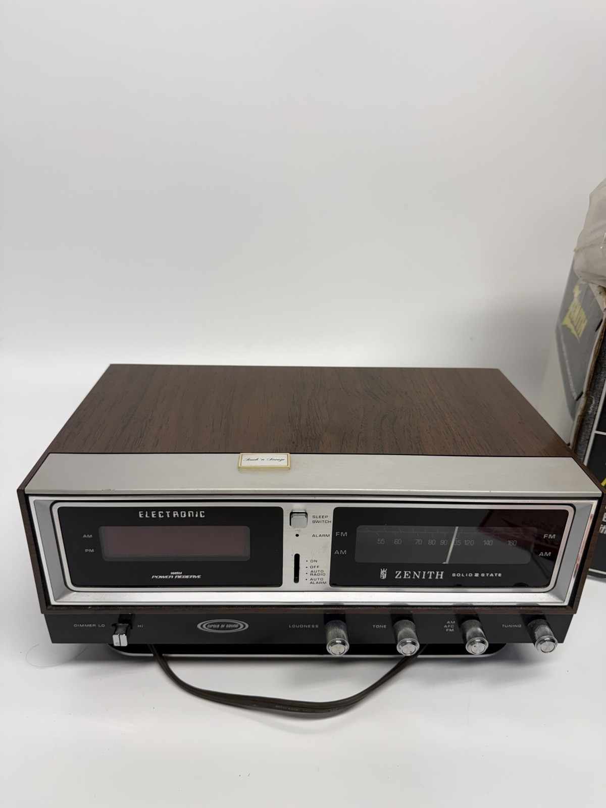 VINTAGE Zenith Solid State Clock Radio R472 1970’s AM/FM – Original Box, Mint!