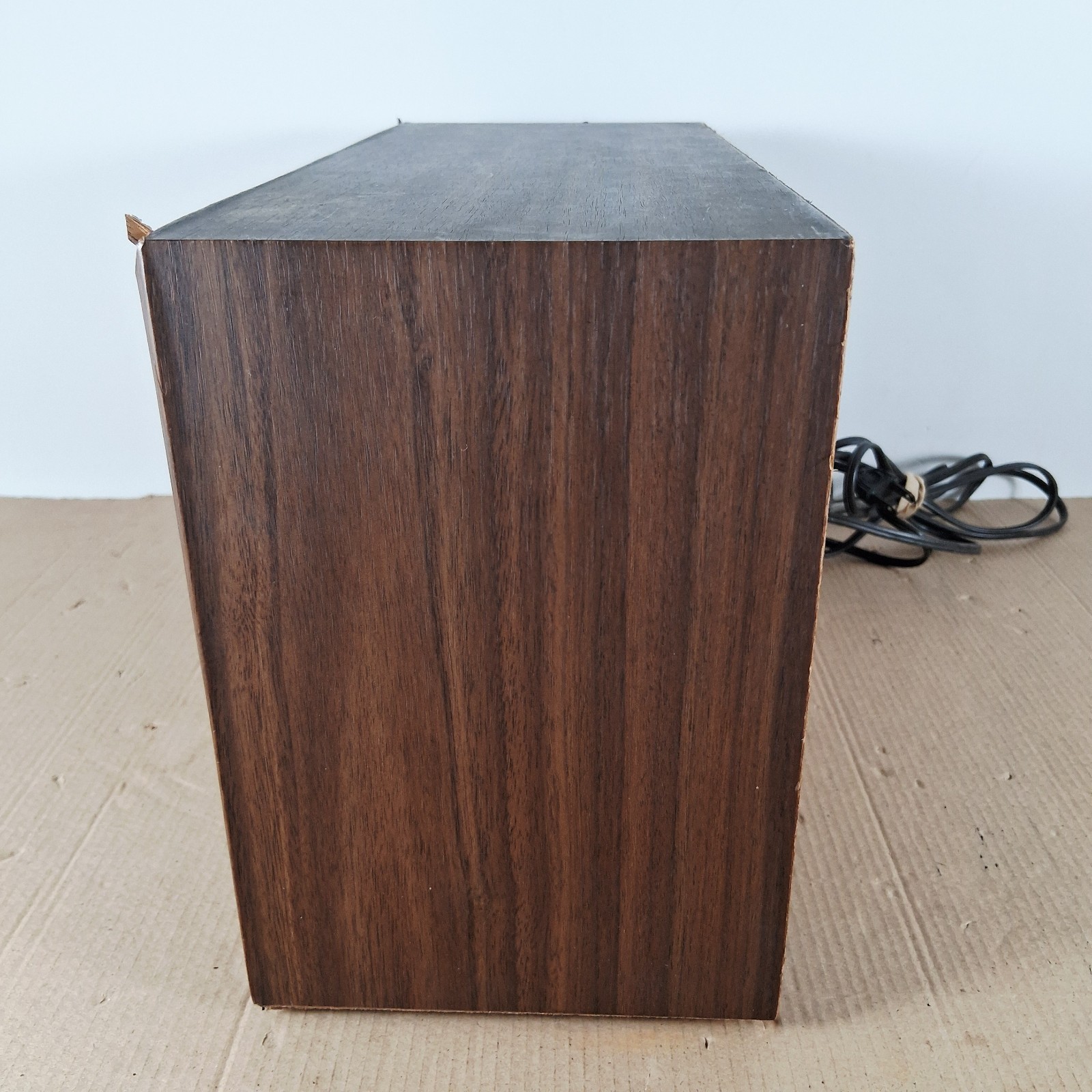 Vintage Sony TFM-9450W Tested AM/FM 2-Band Tabletop Transistor Radio TESTED
