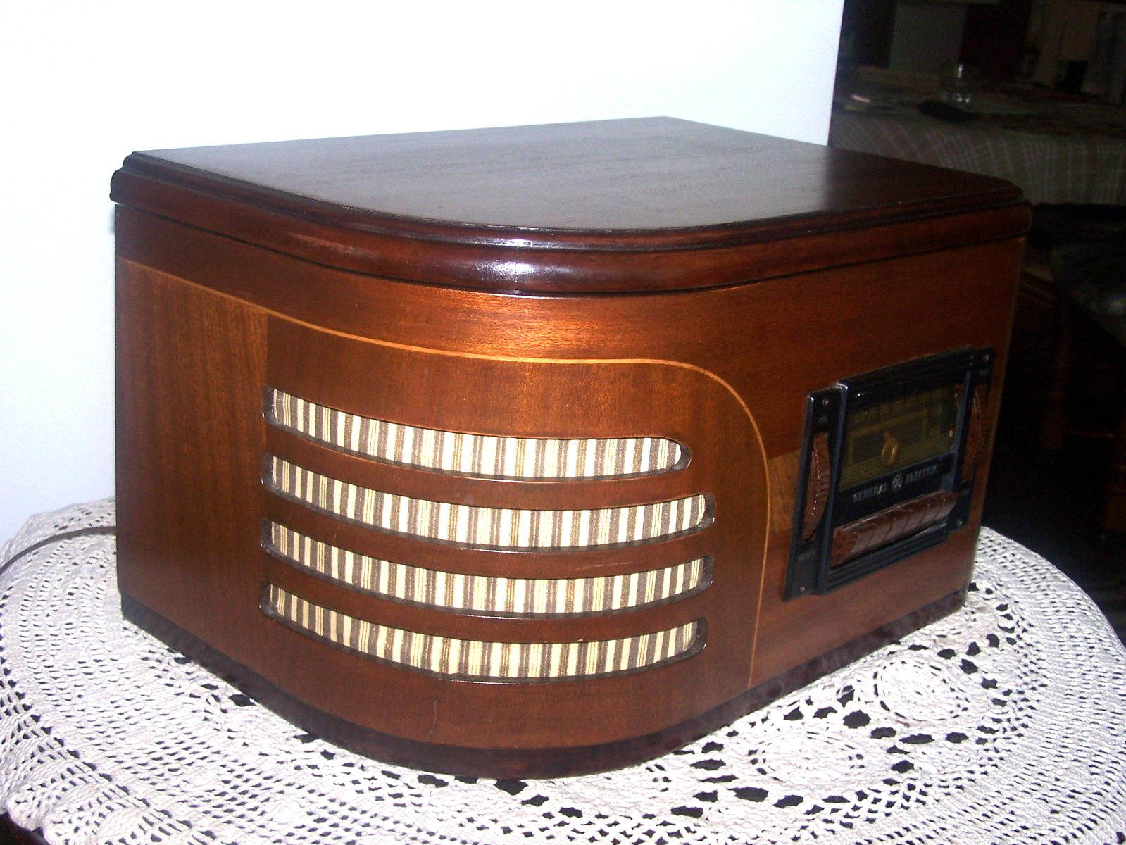 Vintage General Electric Wood Case Radio/Record Player