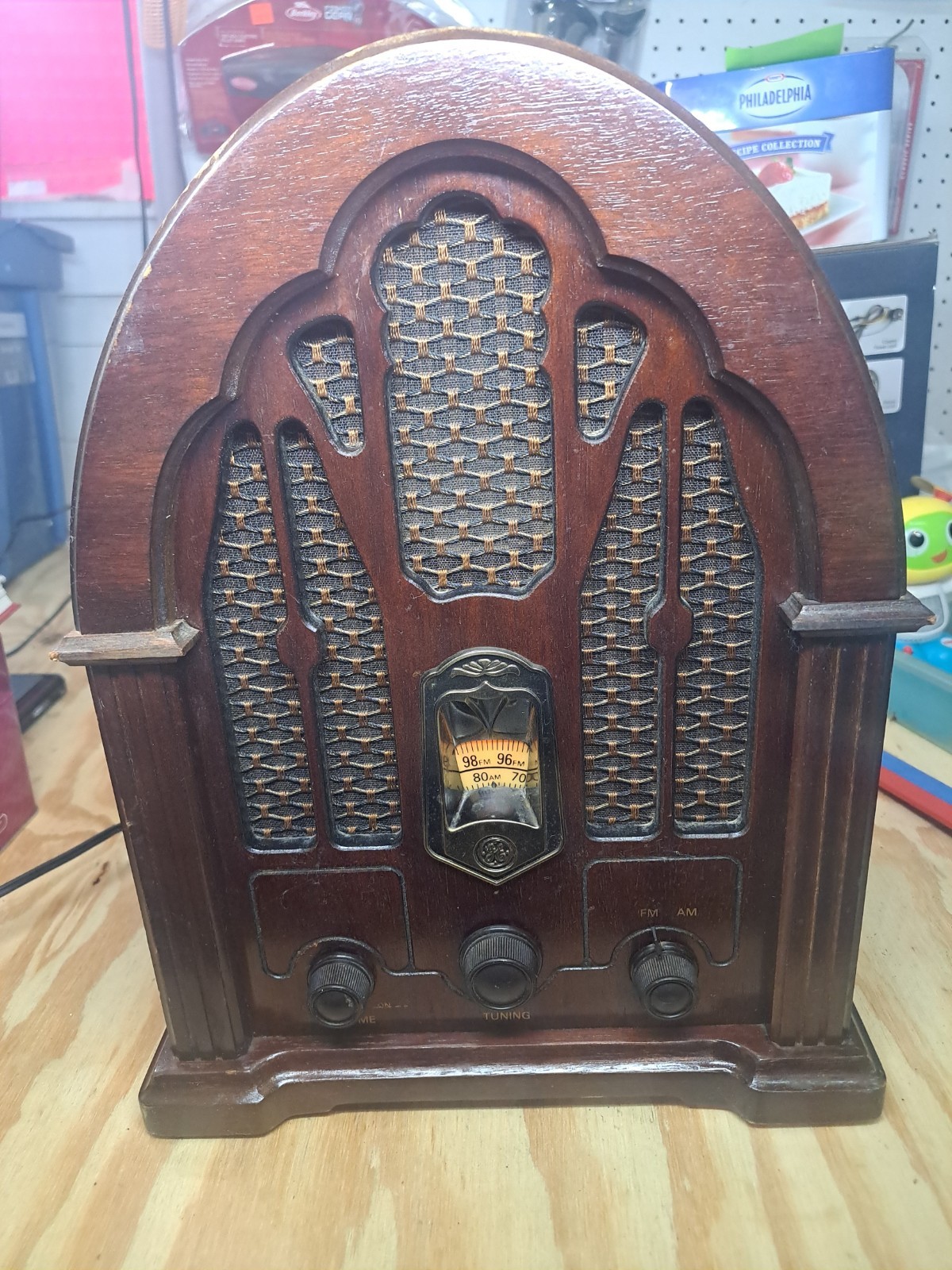 General Electric GE Reproduction Model No 7-4100JA Cathedral AM/FM Radio Wood