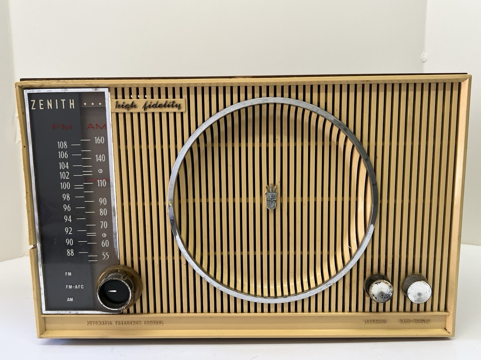 1964 Zenith Model S-53555 Chassis H845 Tube Radio – Untested