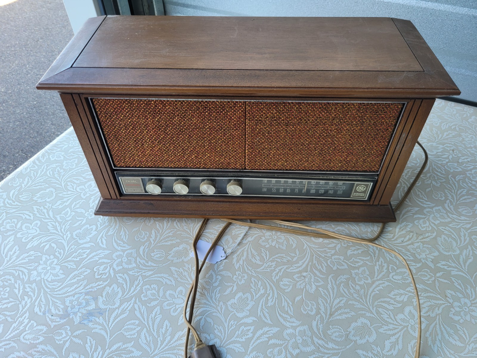 Vintage General Electric AM/FM Tabletop Radio – Mid-Century Wood Cabinet