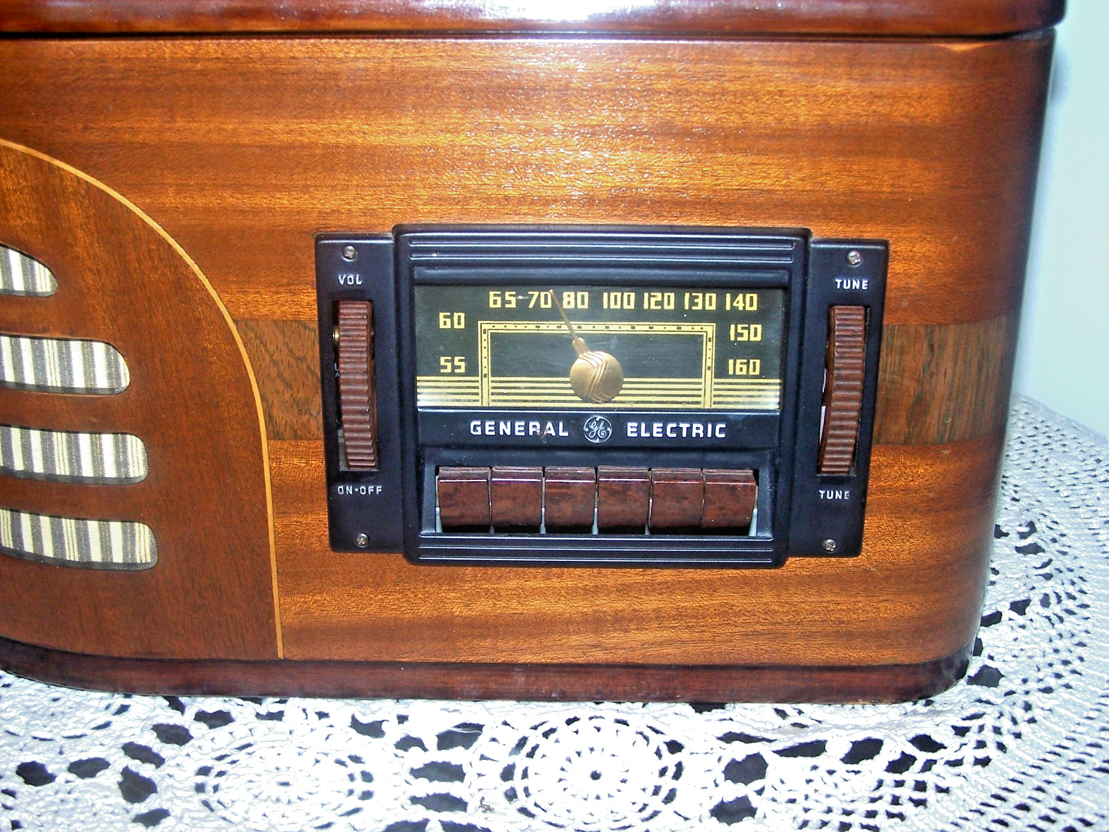 Vintage General Electric Wood Case Radio/Record Player